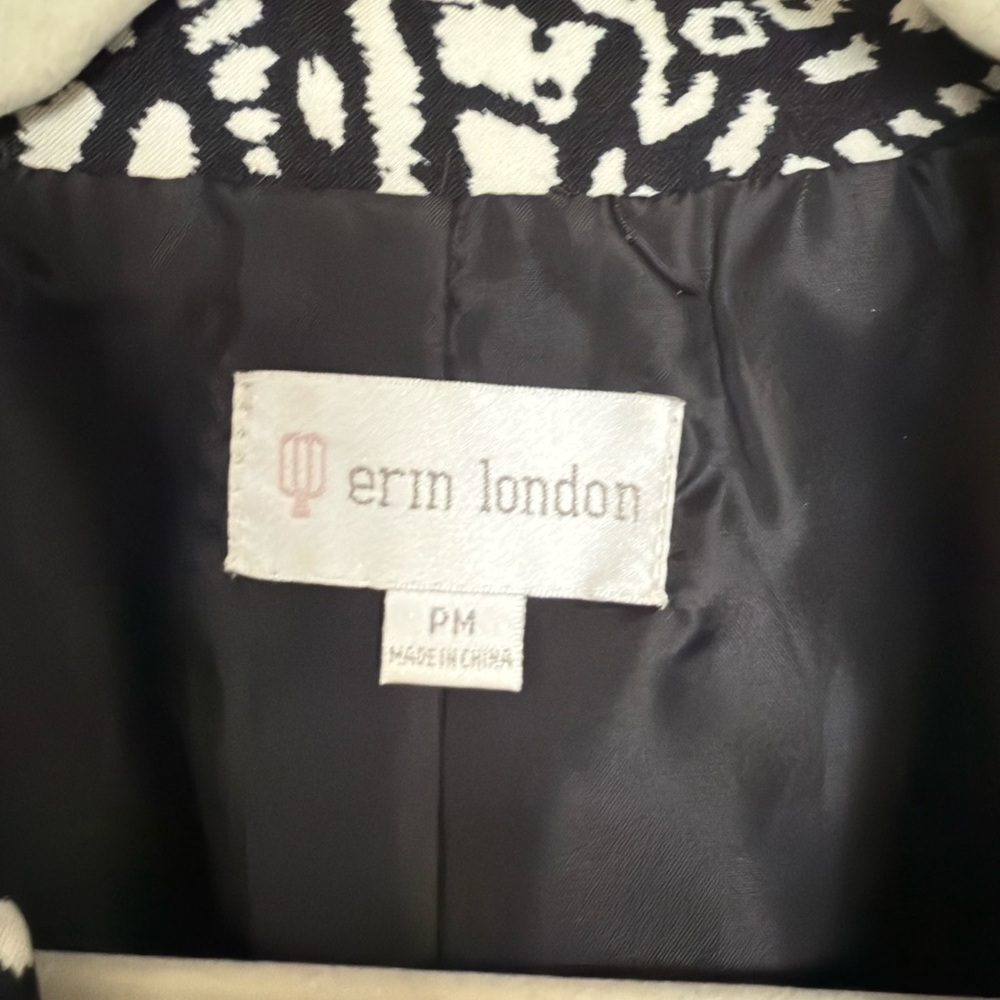 Woman’s Jacket‎ - Picture 3 of 3
